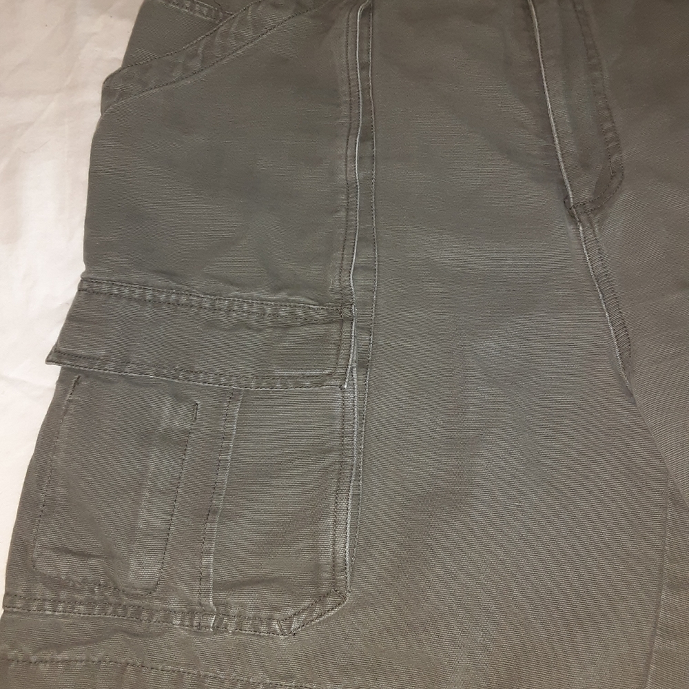 Cargo Shorts 38 waist - Picture 3 of 9
